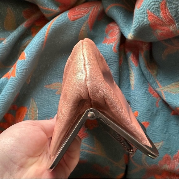 HOBO International Vintage Hayley Wallet Clutch in ballet pink - Picture 7 of 9